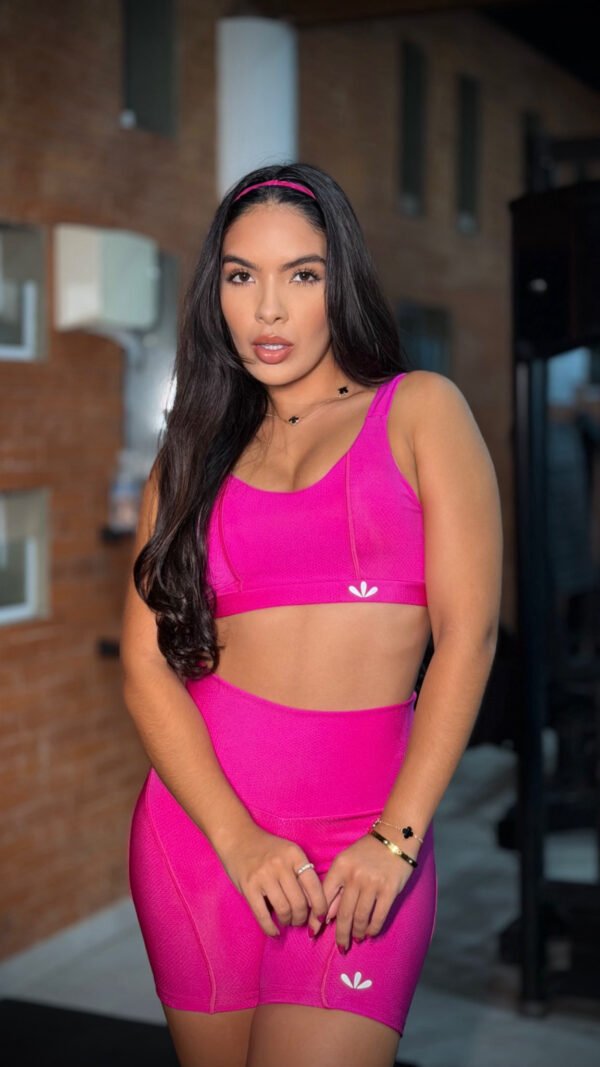 MAGENTA