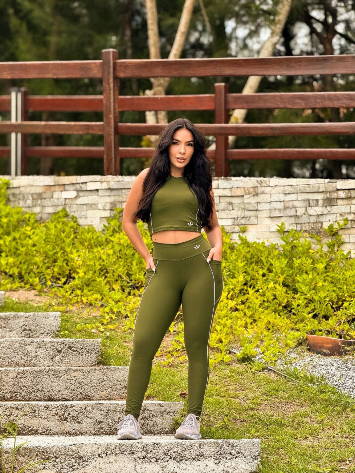 CROPPED ESSENCE FIT