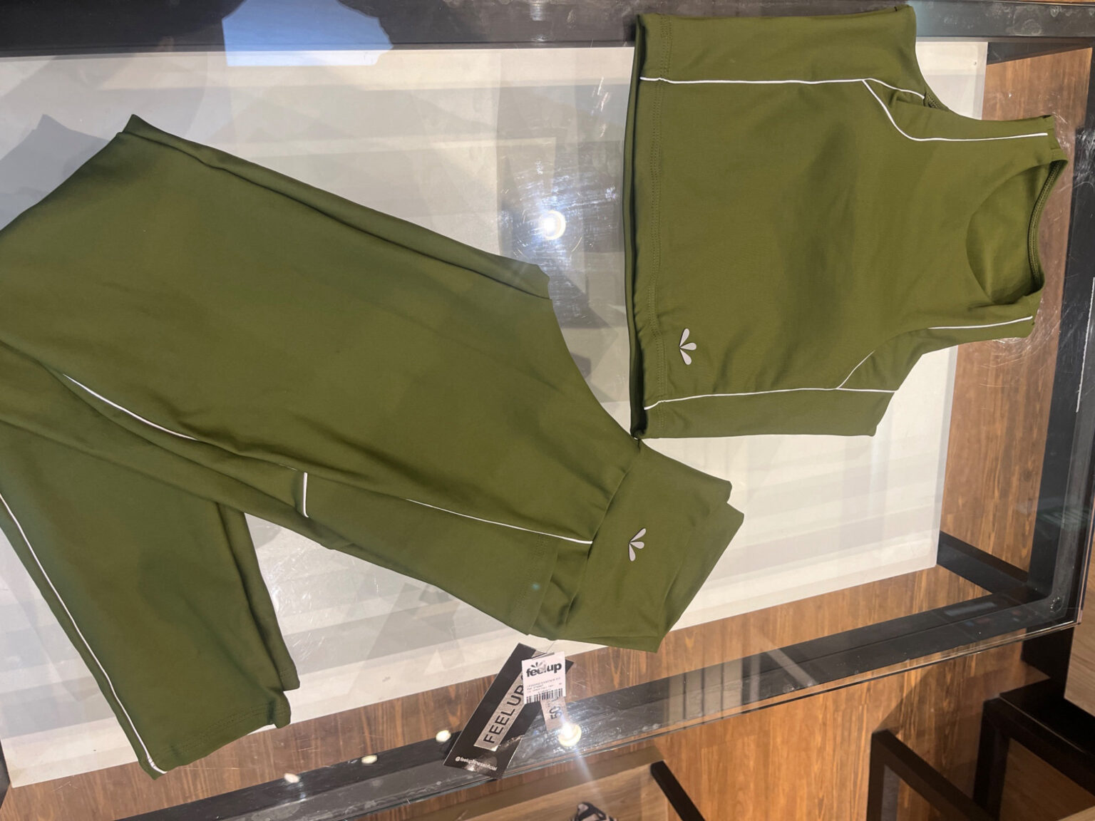 CROPPED ESSENCE FIT