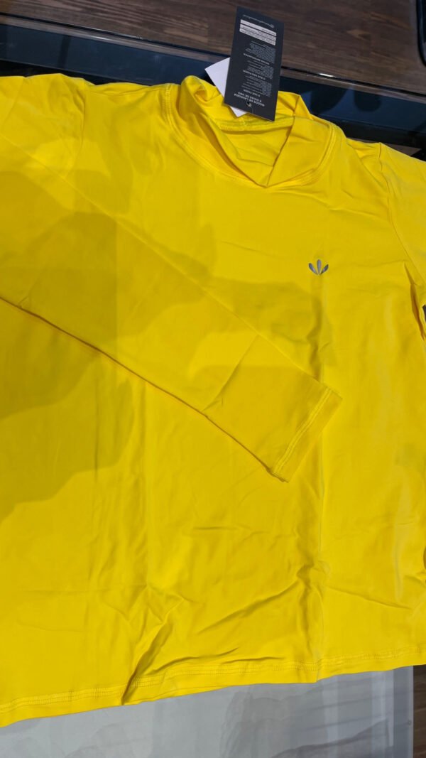 AMARELO